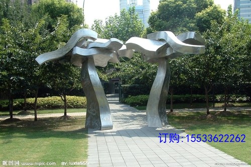 5585764_225122459131_2.jpg