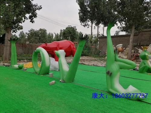 玻璃钢雕塑定制户外卡通青蛙雕塑商场幼儿园摆件定制
