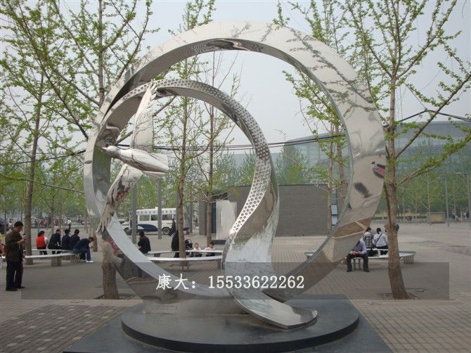 不銹鋼步行街園林雕塑