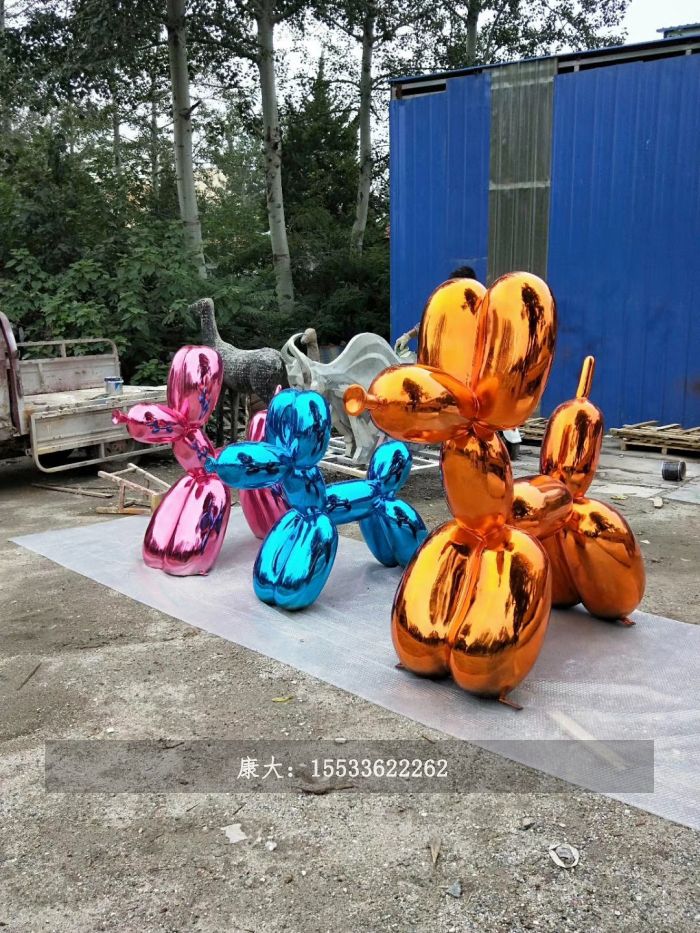 不锈钢狗雕塑