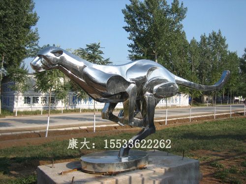 恐龙雕塑