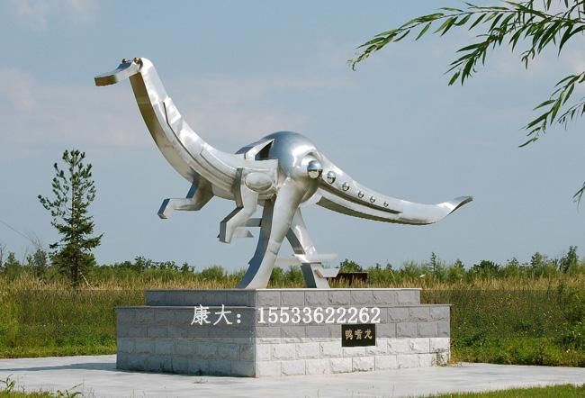 恐龙雕塑