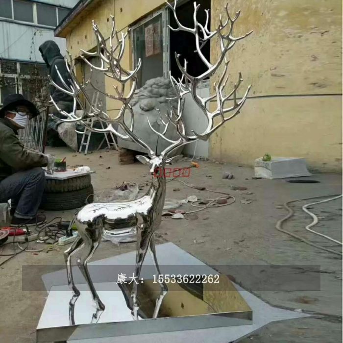 不锈钢镜面鹿雕塑
