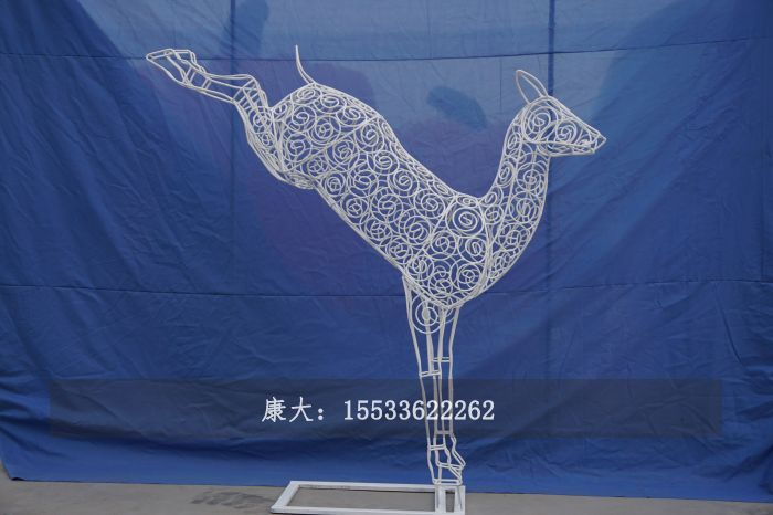 不锈钢镂空鹿雕塑