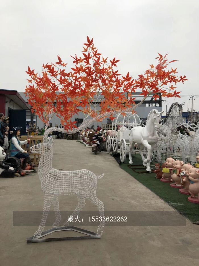 不锈钢镂空鹿雕塑