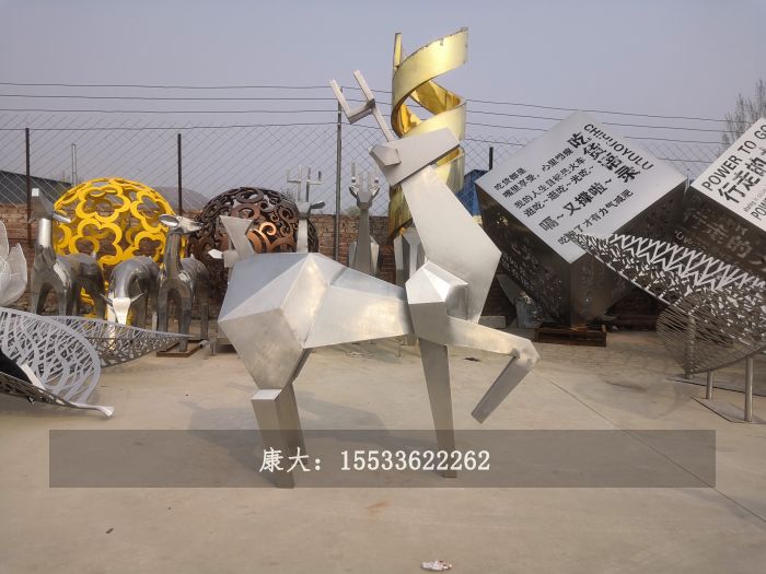 不锈钢切面鹿雕塑