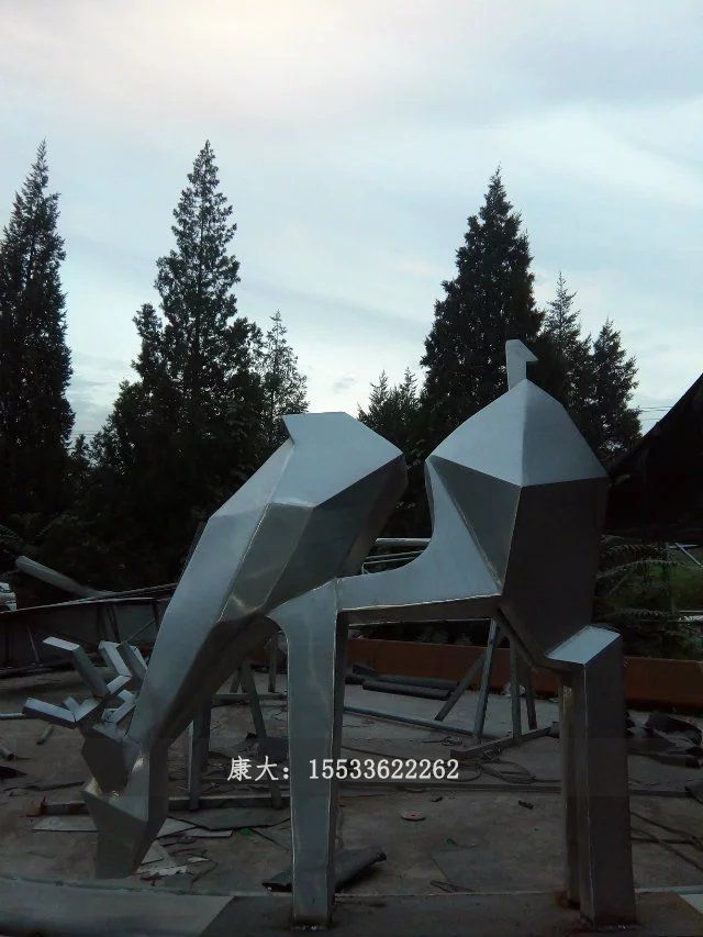 不锈钢切面鹿雕塑