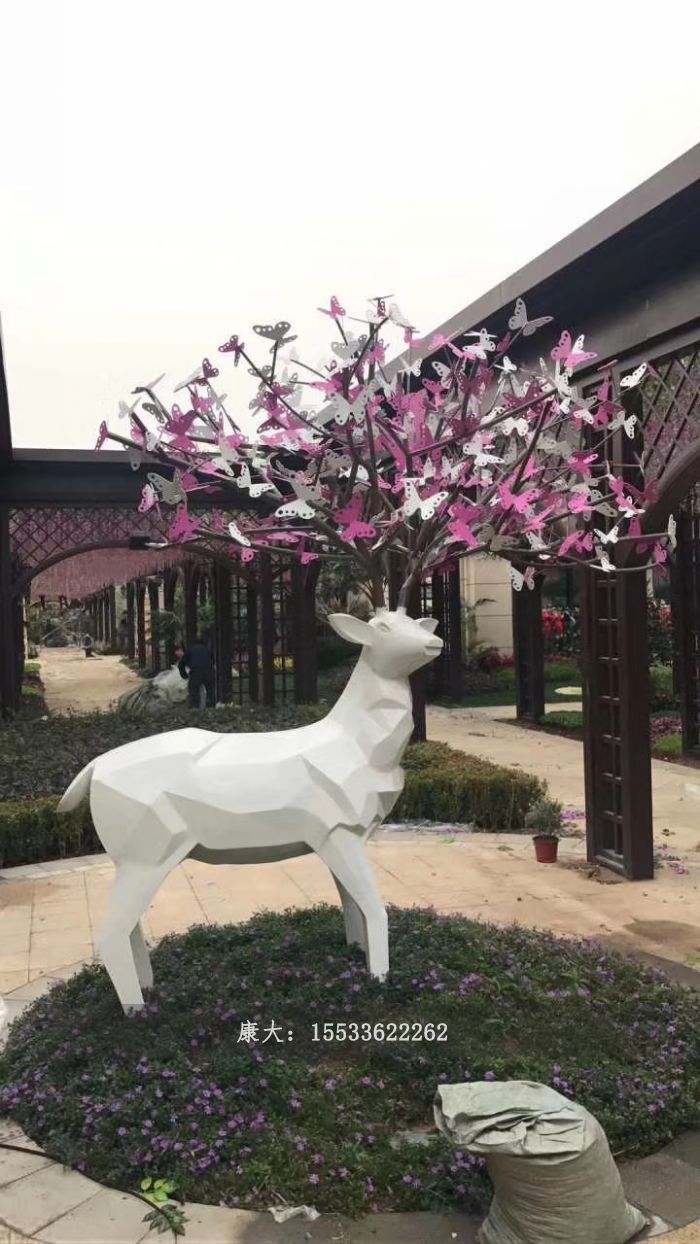 不锈钢切面鹿雕塑