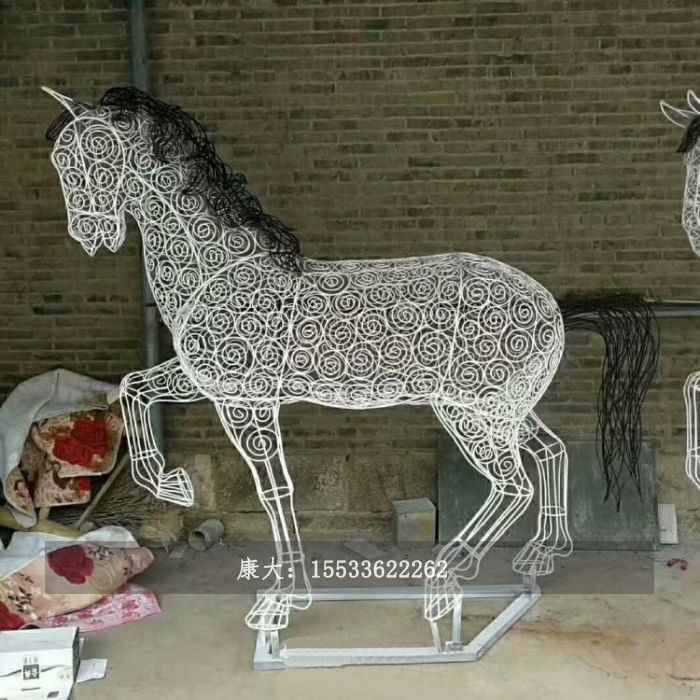 不锈钢马雕塑