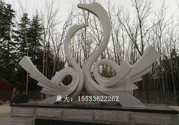 天鹅雕塑