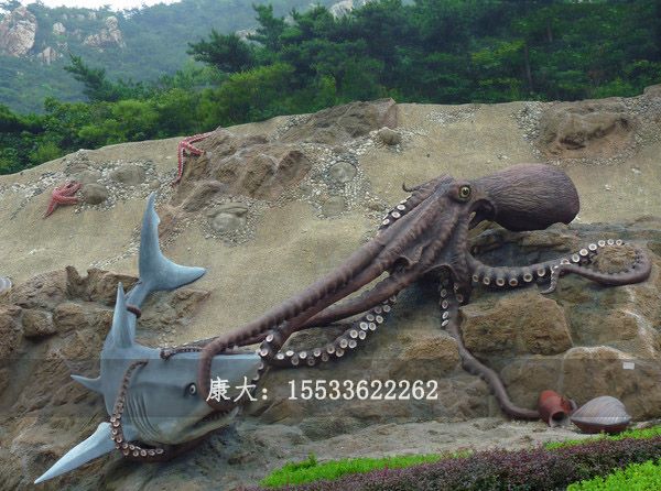 鲨鱼雕塑