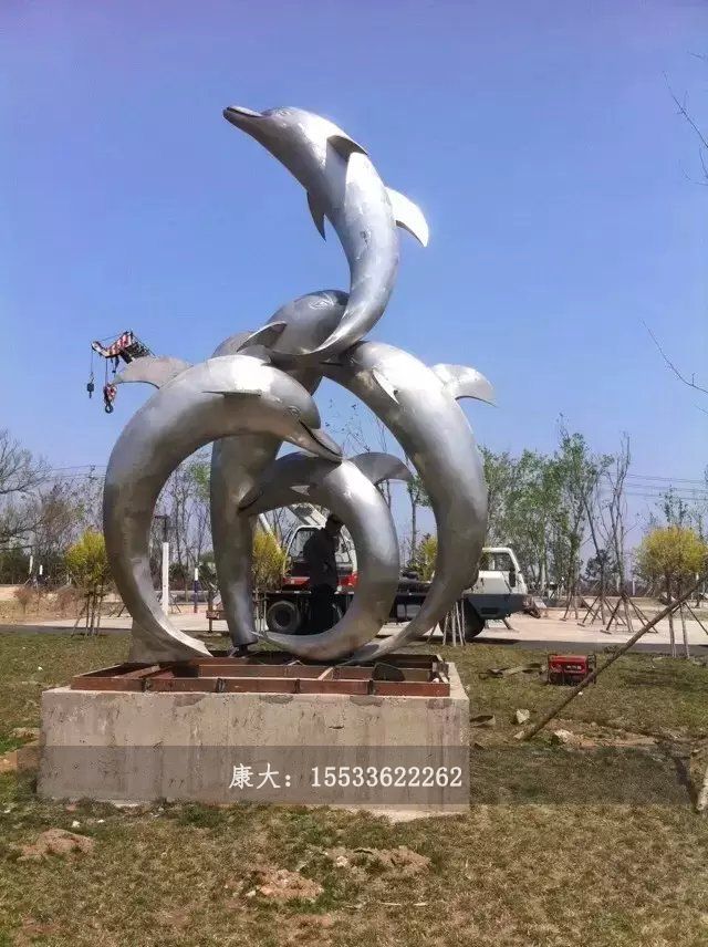海洋动物海豚雕塑