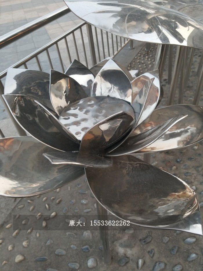 荷花雕塑