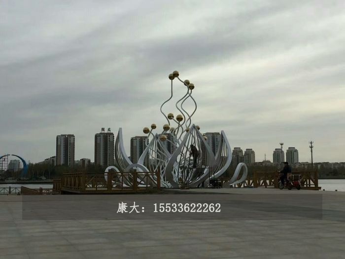 荷花雕塑
