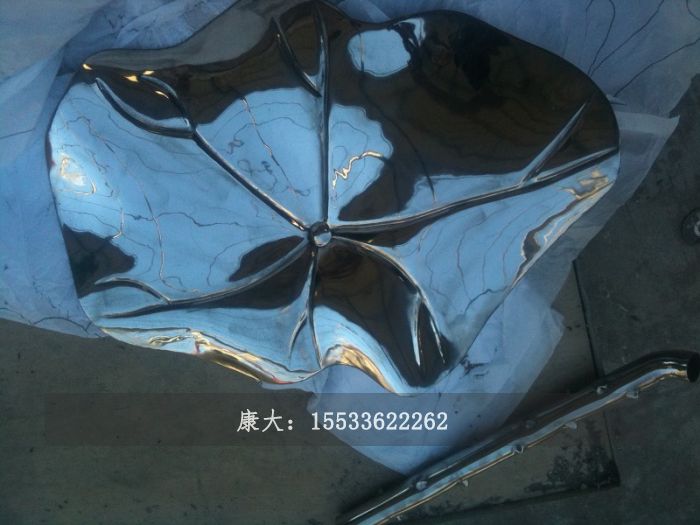 荷花雕塑