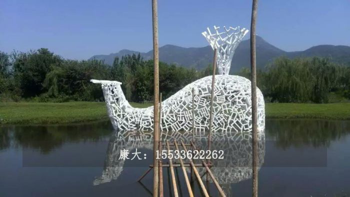 不銹鋼鏤空魚雕塑