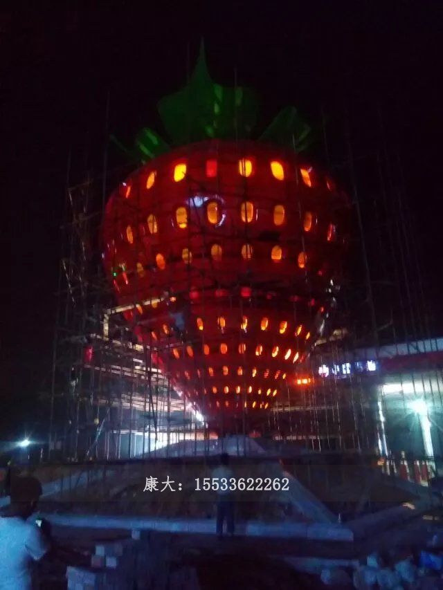 不锈钢草莓雕塑
