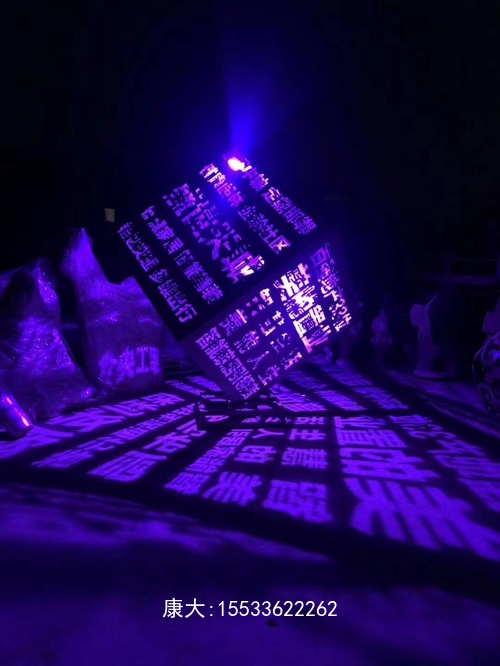 不銹鋼雕塑行走的力量魔方落地擺件金屬字母文字鏤空方體創(chuàng)意擺件