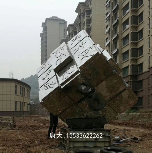 不銹鋼抽象鏤空鐵藝魔方正方形雕塑校園廣場力量藝術(shù)品擺件