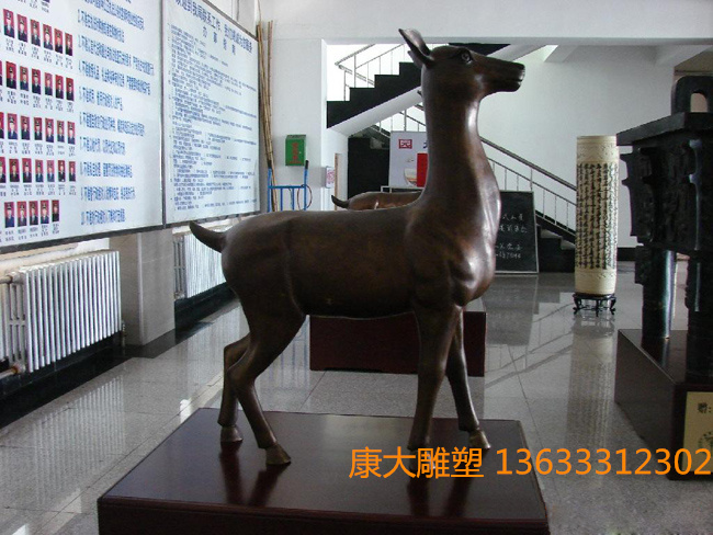 市政鑄銅鹿雕塑擺件城市公園草坪鑄銅鹿雕塑擺件廠家