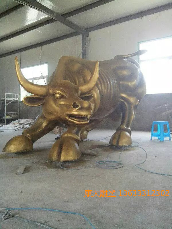 創(chuàng)意鑄銅牛造型雕塑擺件大型戶外鑄銅牛雕塑廠家