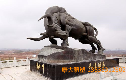 城建地標(biāo)鑄銅牛雕塑地標(biāo)性鑄銅牛雕塑擺件廠家