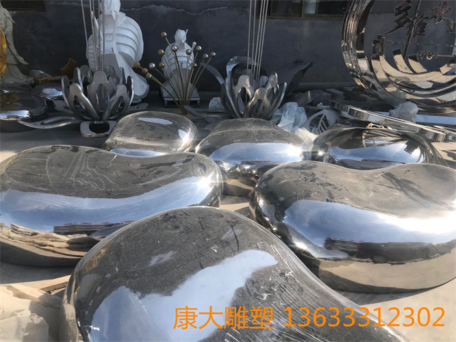 房地產(chǎn)不銹鋼鏡面石頭雕塑水景鏡面石頭不銹鋼雕塑擺件