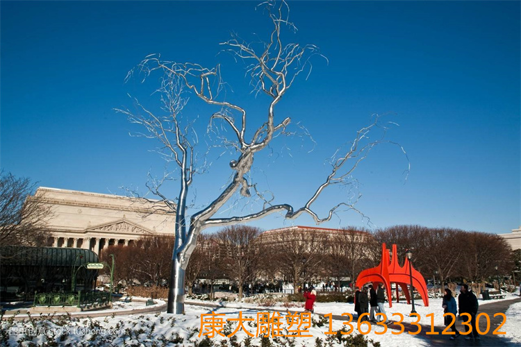 不銹鋼仿真樹(shù)木雕塑藝術(shù)先鋒草坪不銹鋼仿真樹(shù)木雕塑制作