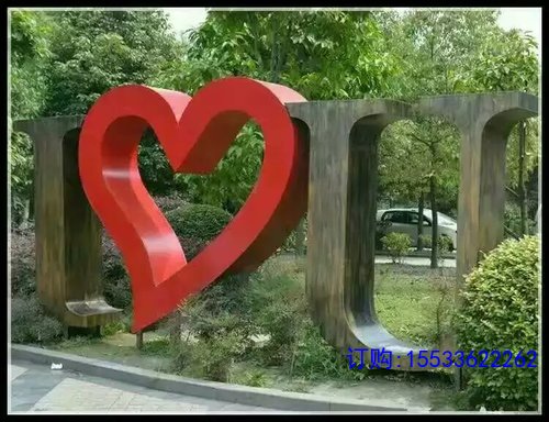 户外大型不锈钢铁艺爱情主题雕塑定制爱心心形LOVE公园打卡摆件