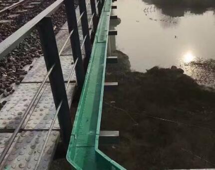 铁路电缆桥架安装