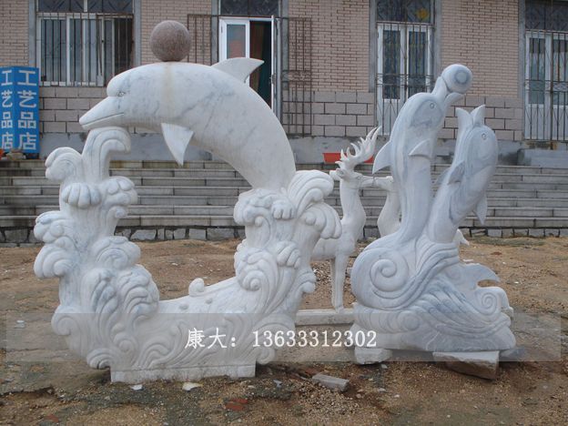 石雕海豚