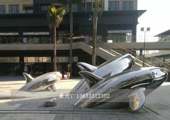 海豚雕塑