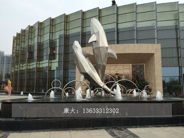 海豚雕塑