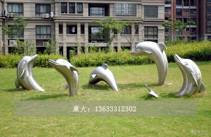 海豚雕塑