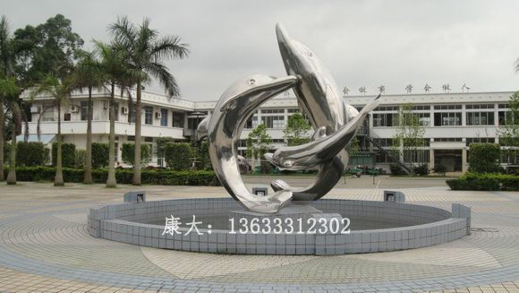 海豚雕塑