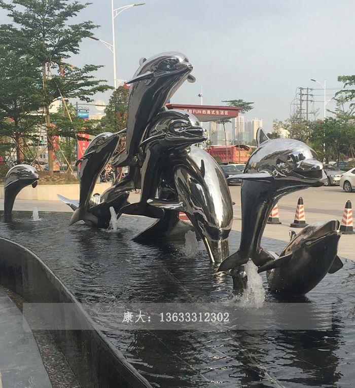 海豚雕塑