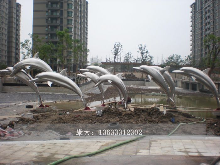 海豚雕塑