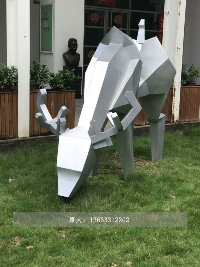 切面鹿雕塑