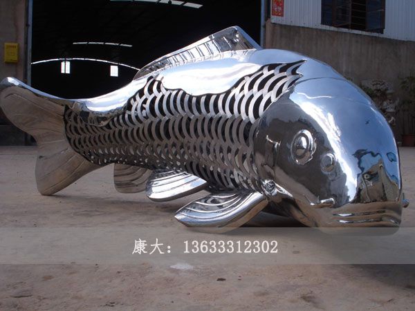 鱼雕塑