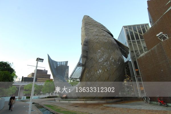 鱼雕塑