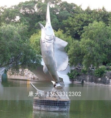 鱼雕塑