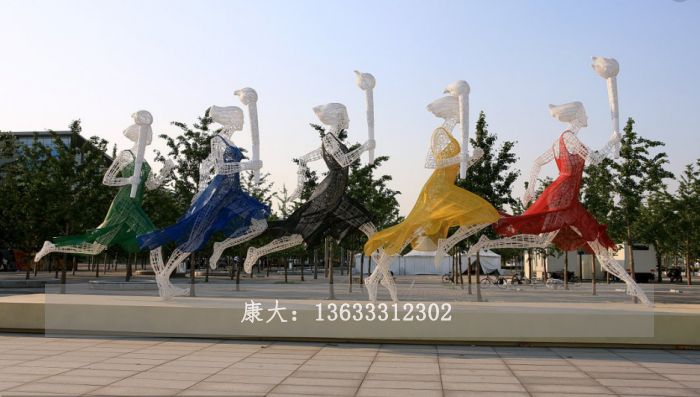 镂空人物雕塑