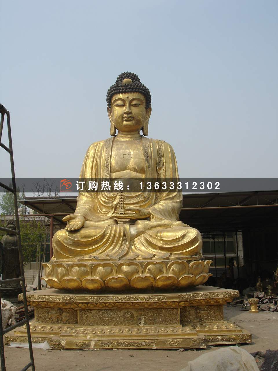 佛堂寺庙玻璃钢三世佛春秋关公彩绘贴金佛像雕塑定制