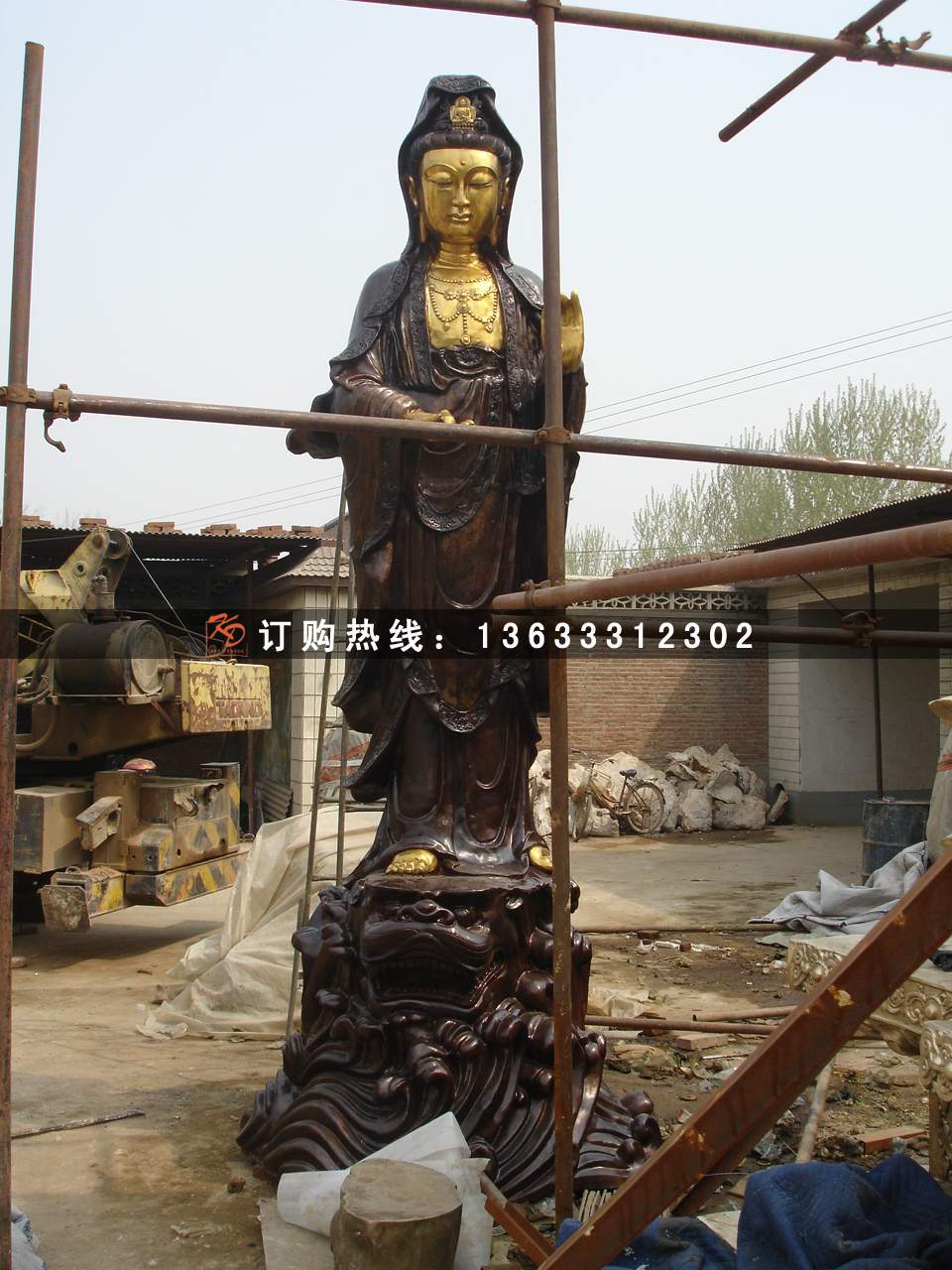 供应观音菩萨玻璃钢彩绘佛像 景区树脂贴金观音佛像雕塑