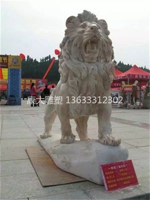 石雕欧式风格石狮子一对大理石爬狮雕塑别墅门口装饰摆件