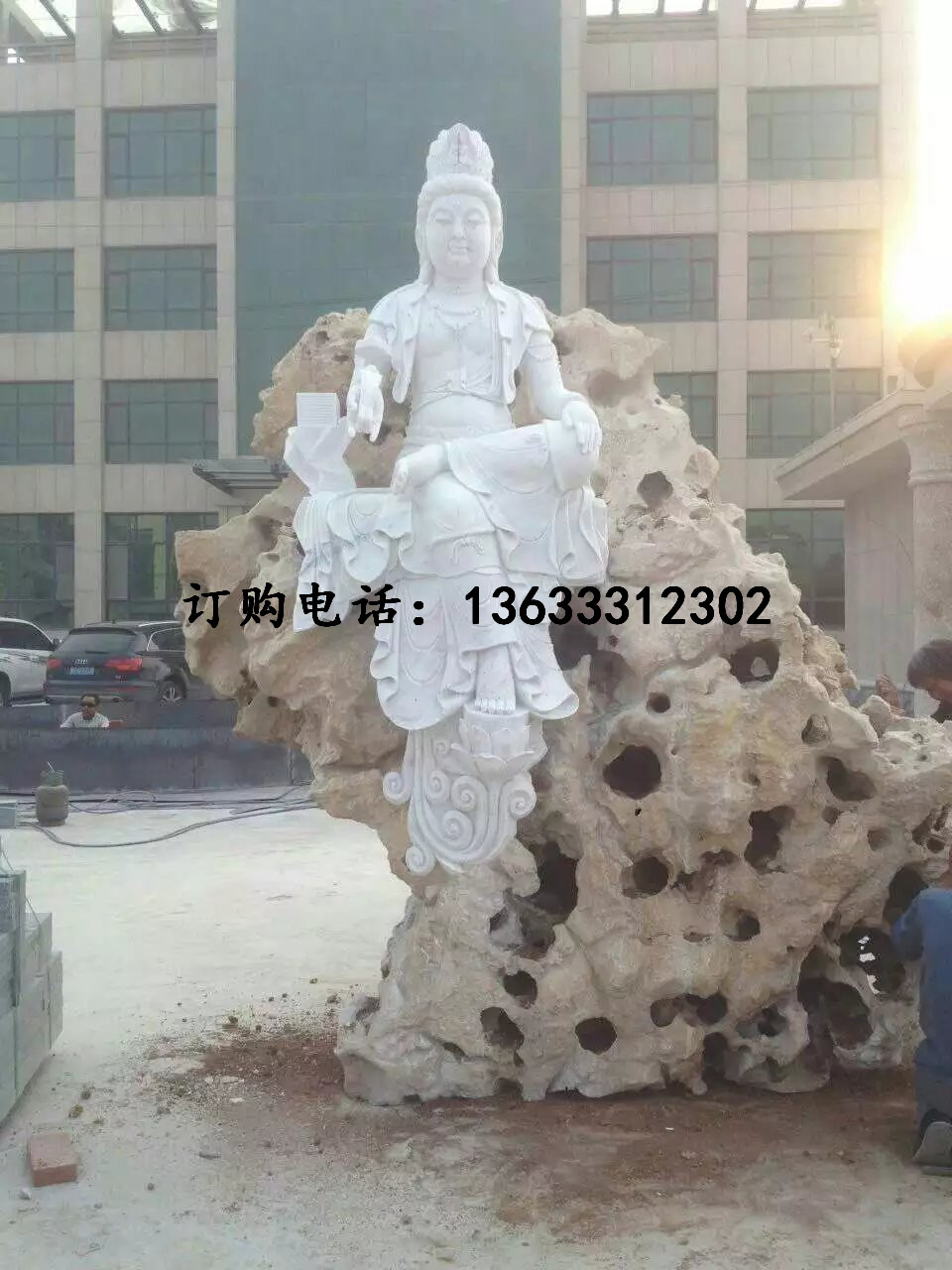定制大型石雕汉白玉观音佛像雕塑浮雕户外供奉净瓶滴水观音石雕像