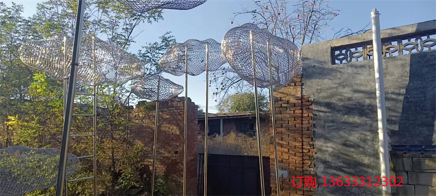 大型 不锈钢镂空云朵雕塑 抽象人物景观园林摆件