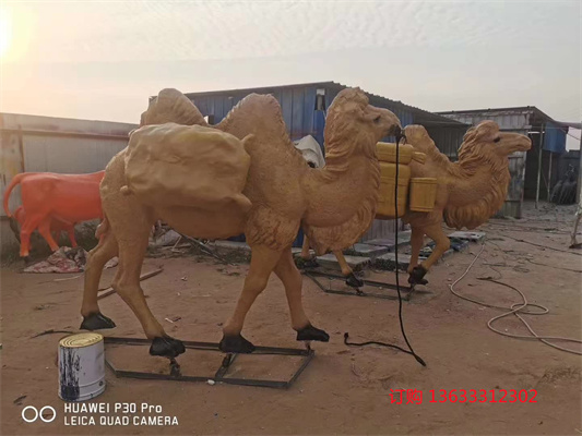 玻璃钢彩绘骆驼雕塑 卡通动物造型 沙漠骆驼工艺品 游乐园摆件