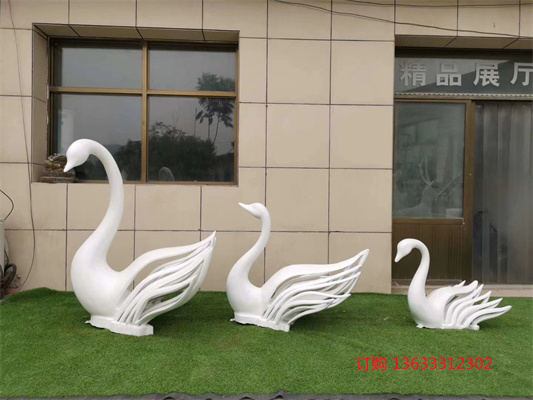 花园摆件水池塘景观浮水黑白天鹅装饰品公园林仿真动物玻璃钢雕塑