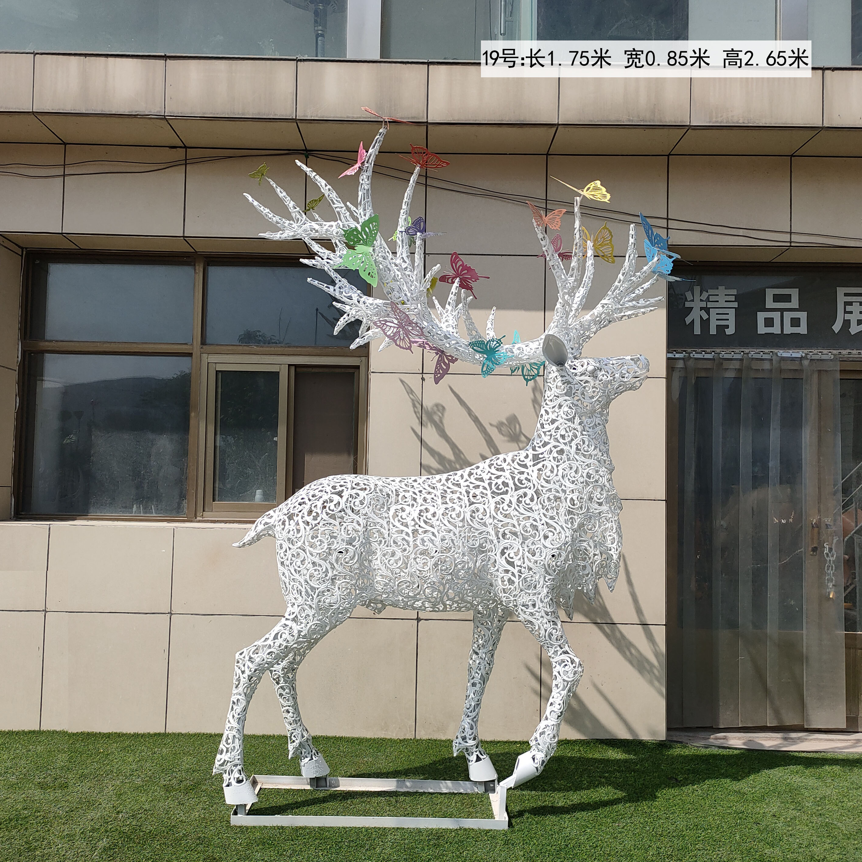 不銹鋼白色字母鏤空鹿雕塑
